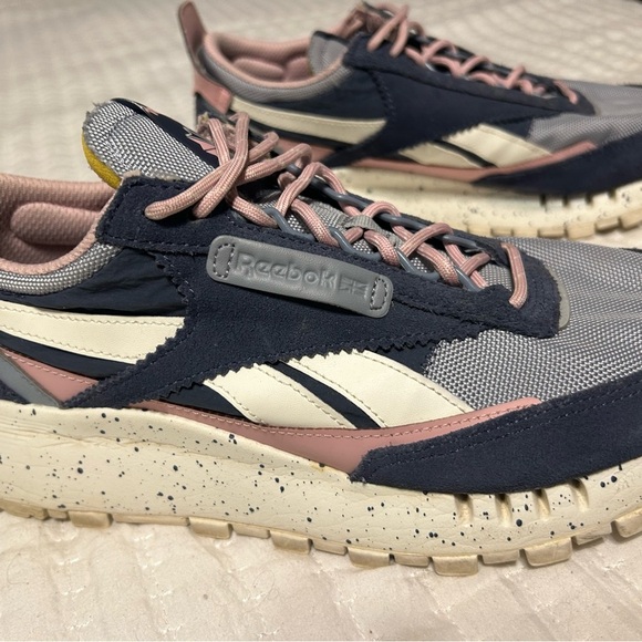 REEBOK CLASSIC WOMENS RUNNING SHOE - Picture 3 of 5